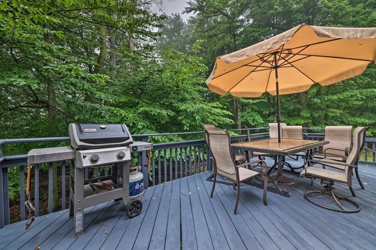 Spacious Tobyhanna Home With Lake Access And Fire Pit! Экстерьер фото