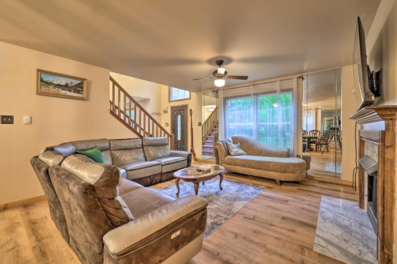 Spacious Tobyhanna Home With Lake Access And Fire Pit! Экстерьер фото
